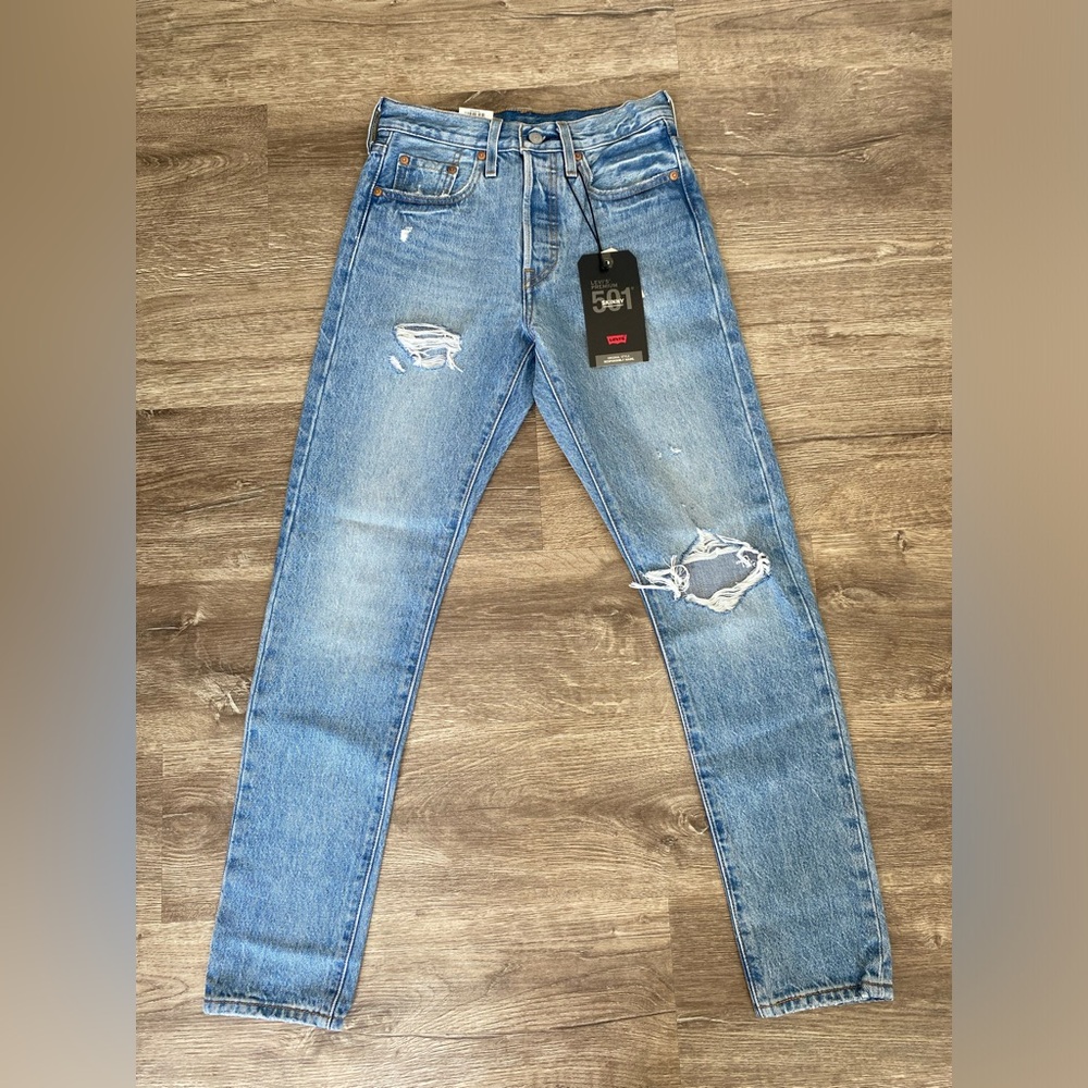 MSRP $98 NWT 24x30 High Rise Levi’s “501 Skinny” Jeans in Can’t Touch This